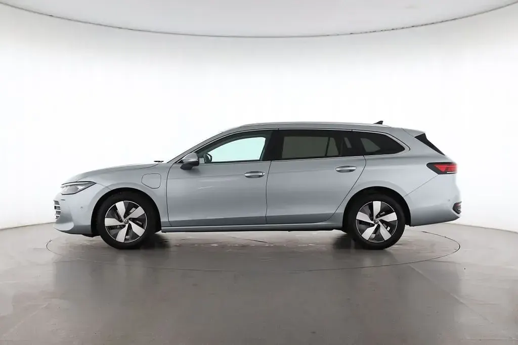 Gebraucht VW Passat Business 150 PS (110 kW) 2025 Oyster silver Kombi