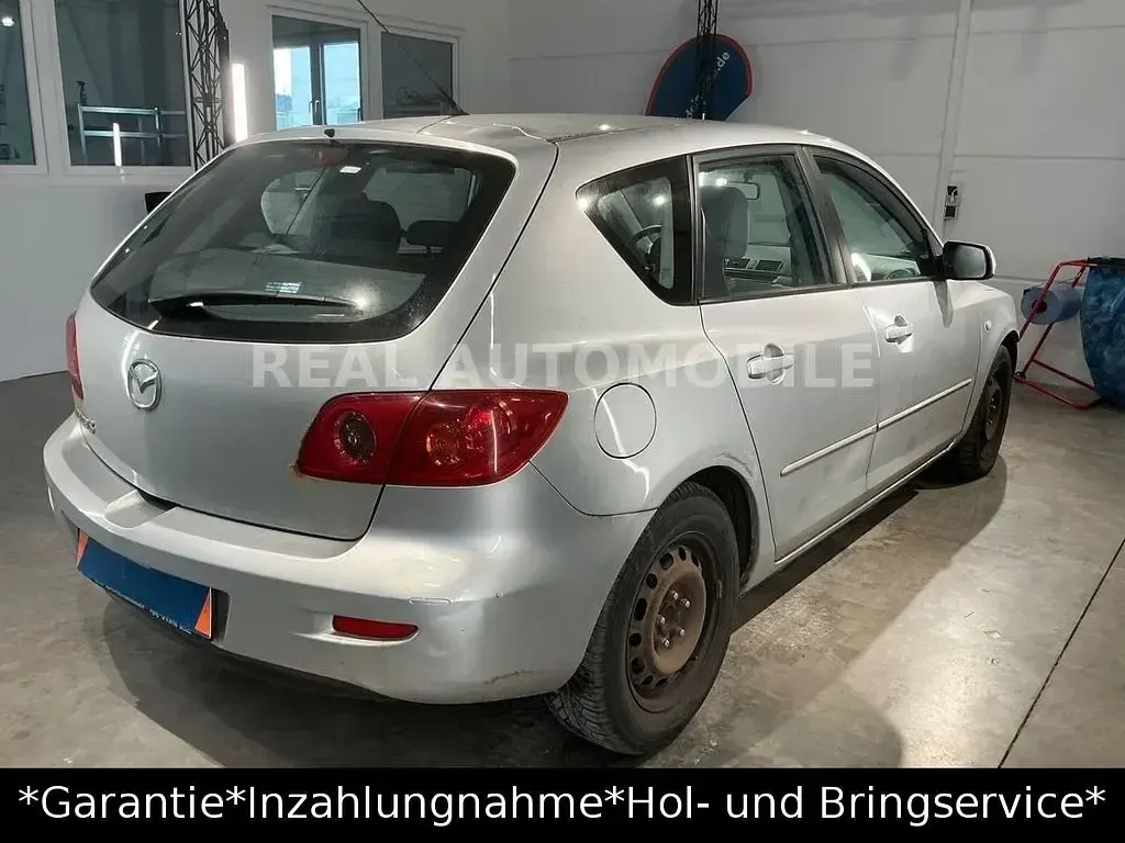 Używany Mazda 3 Comfort 84 KM (61 kW) 2004 Srebrny Sedan/Limuzyna