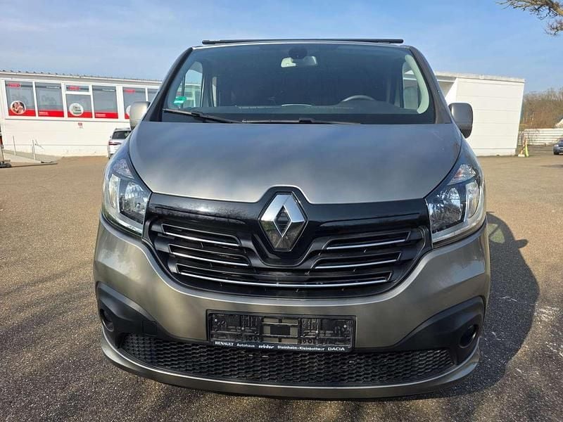 Second-hand Renault Trafic Expression 145 CP (106 kW) 2017 Stone Monovolum