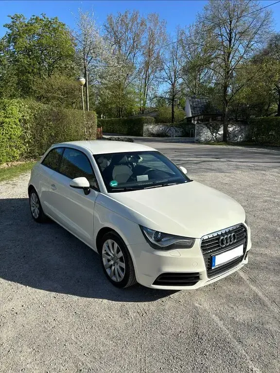 Gebraucht Audi A1 Sportback Ambition 86 PS (63 kW) 2012 Weiß Kleinwagen