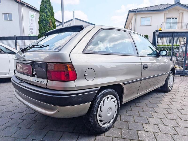 Gebraucht Opel Astra 71 PS (52 kW) 1996 Braun Limousine