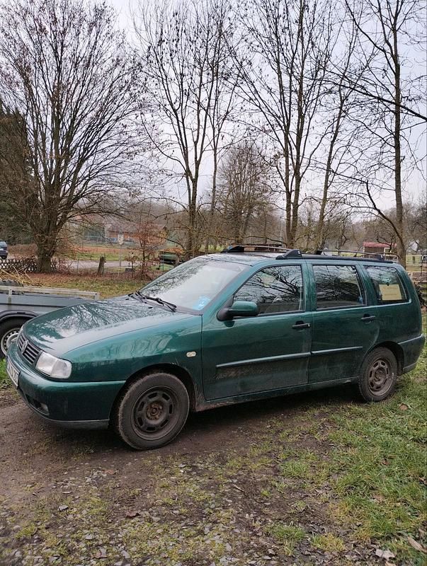 Grün Gebraucht 2000 VW Polo Kombi | 900 € (Etwas zu teuer) - Bild 1/2