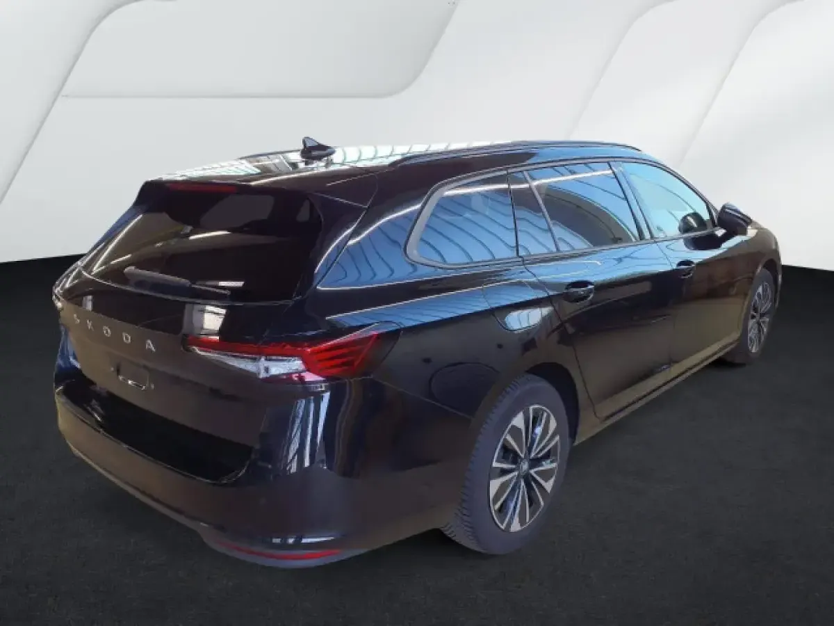 Gebraucht Skoda Superb Selection 150 PS (110 kW) 2025 Onyxschwarz metallic Kombi
