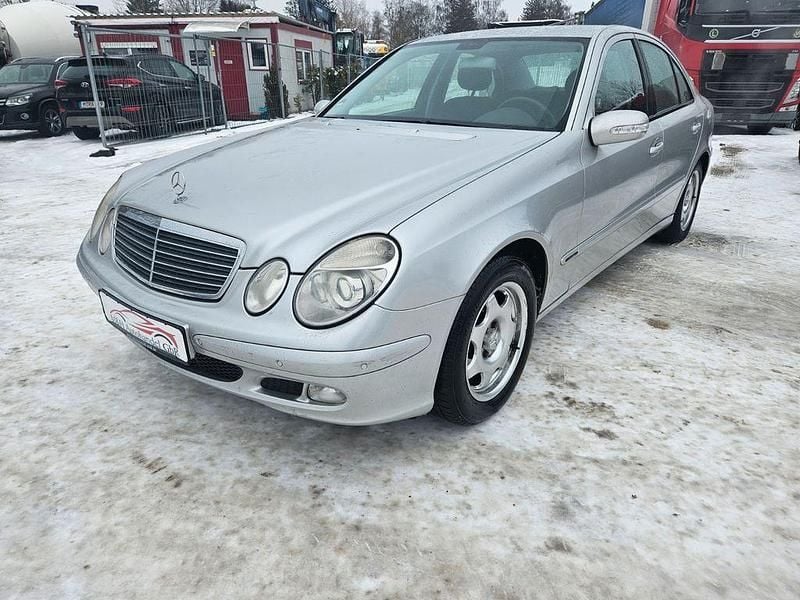 Silber Gebraucht 2002 Mercedes E240 Limousine | 2.500 € (Fairer Preis) - Bild 1/4