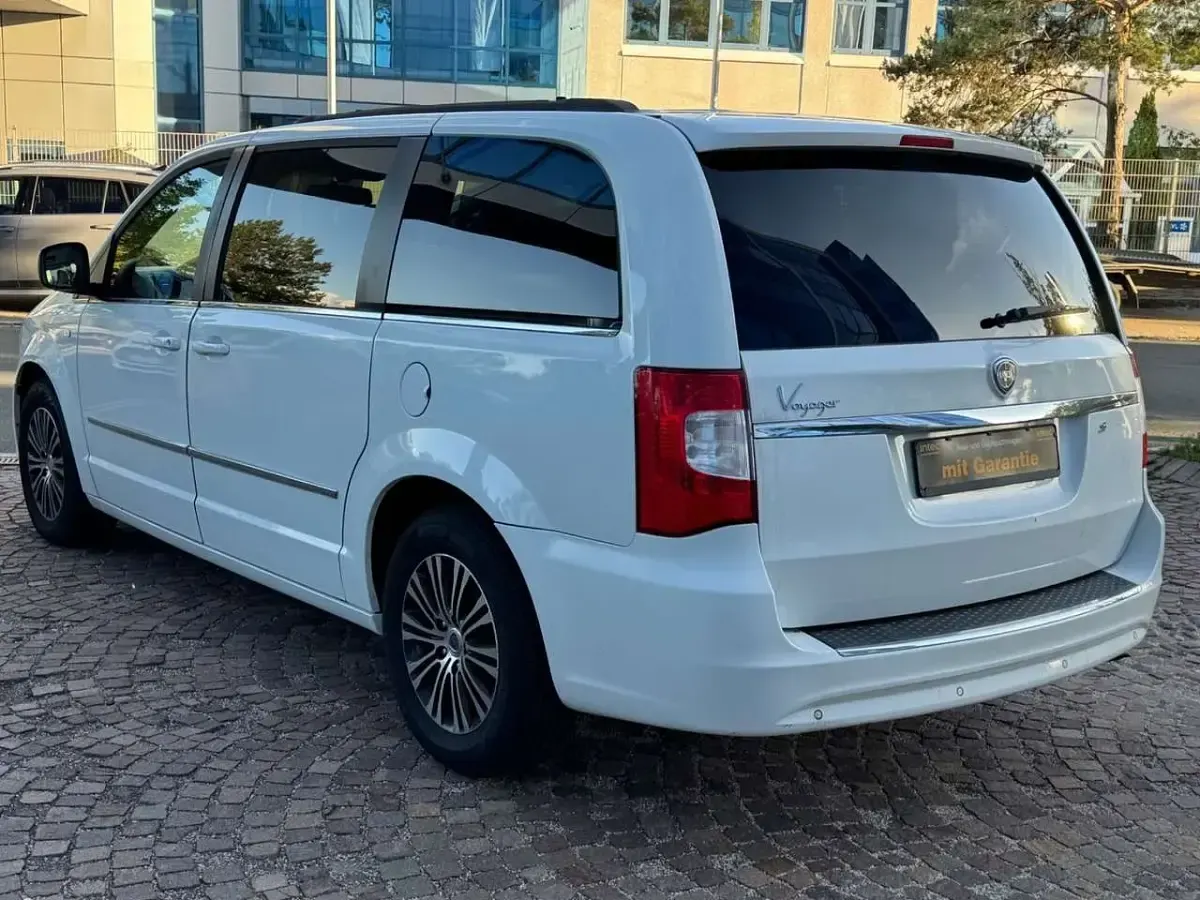 Gebraucht Lancia Voyager S 177 PS (130 kW) 2014 Weiß Van / Kleinbus