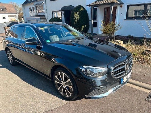 Schwarz Gebraucht 2020 Mercedes E300 Limousine | 28.500 € (Guter Preis) - Bild 1/4