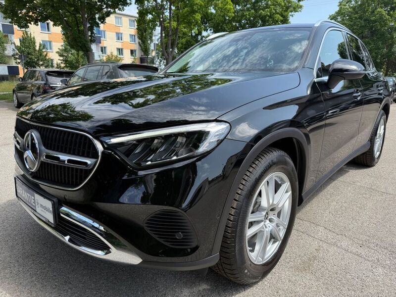 Ung. schwarz unilack Gebraucht 2024 Mercedes GLC200 SUV | 48.900 € (Guter Preis) - Bild 1/4