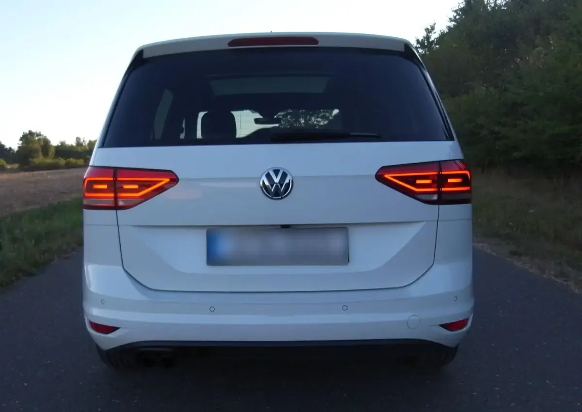 Gebraucht VW Touran 150 PS (110 kW) 2016 Weiß Van / Kleinbus