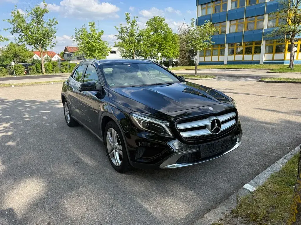 Gebraucht Mercedes GLA200 156 PS (114 kW) 2015 Schwarz SUV
