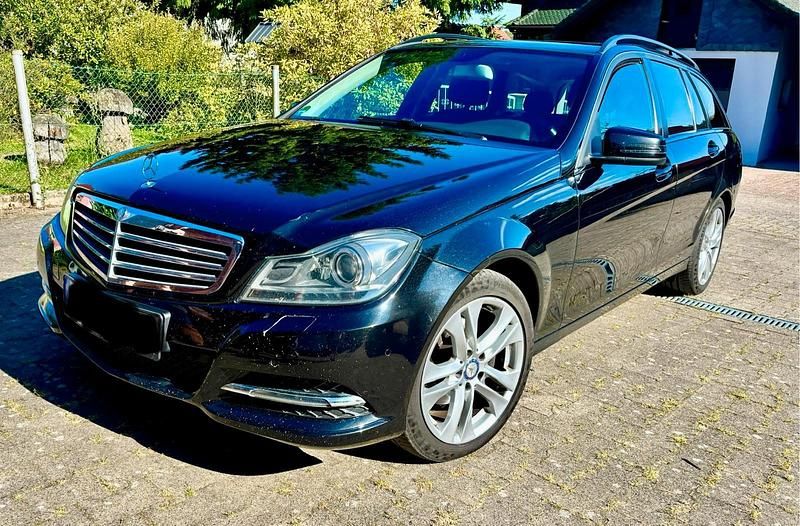 Schwarz Gebraucht 2013 Mercedes C220 Kombi | 7.990 € (Guter Preis) - Bild 1/4