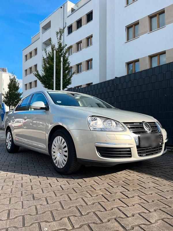 Beige Gebraucht 2010 VW Jetta Limousine | 2.999 € (Fairer Preis) - Bild 1/4