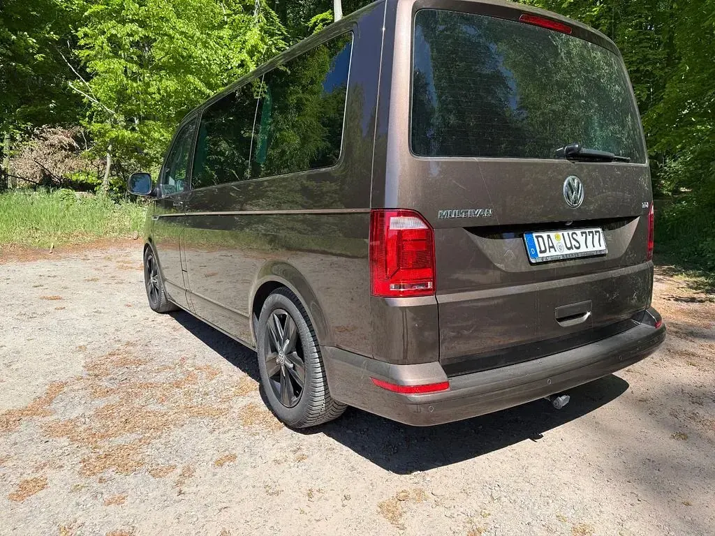 Gebraucht VW Multivan Edition 150 PS (110 kW) 2016 Braun Van / Kleinbus