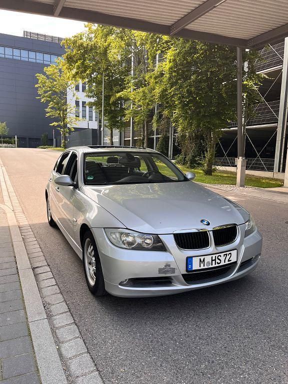 Silber Gebraucht 2007 BMW 320 Sport Line Limousine | 3.650 € (Superpreis) - Bild 1/4