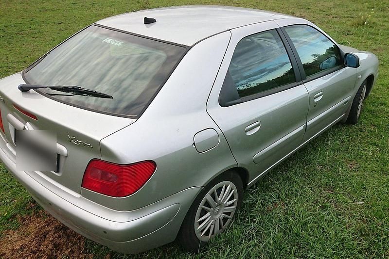 Silber Gebraucht 2000 Citroën Xsara Limousine | 900 € - Bild 1/4