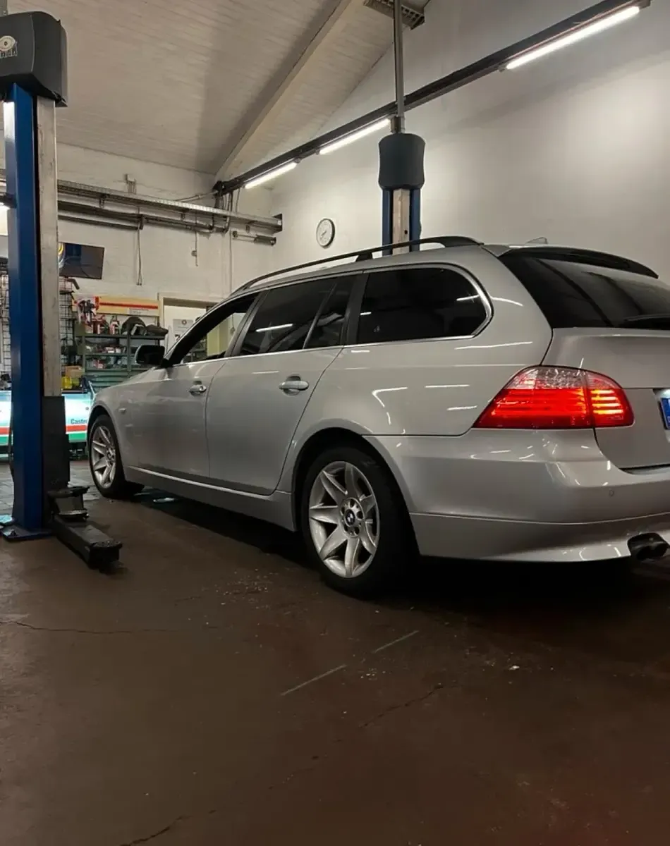 Gebraucht BMW 523 2009 Grau Kombi