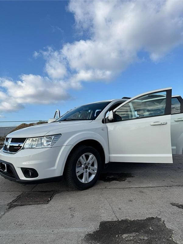 Weiß Gebraucht 2015 Fiat Freemont SUV | 13.500 € (Etwas zu teuer) - Bild 1/4