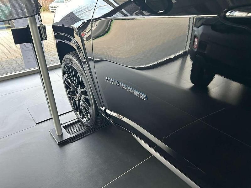 Gebraucht Jeep Compass 179 PS (131 kW) 2024 Black clear coat SUV
