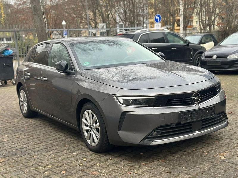 Silber Gebraucht 2023 Opel Astra Elegance Limousine | 11.950 € - Bild 1/4