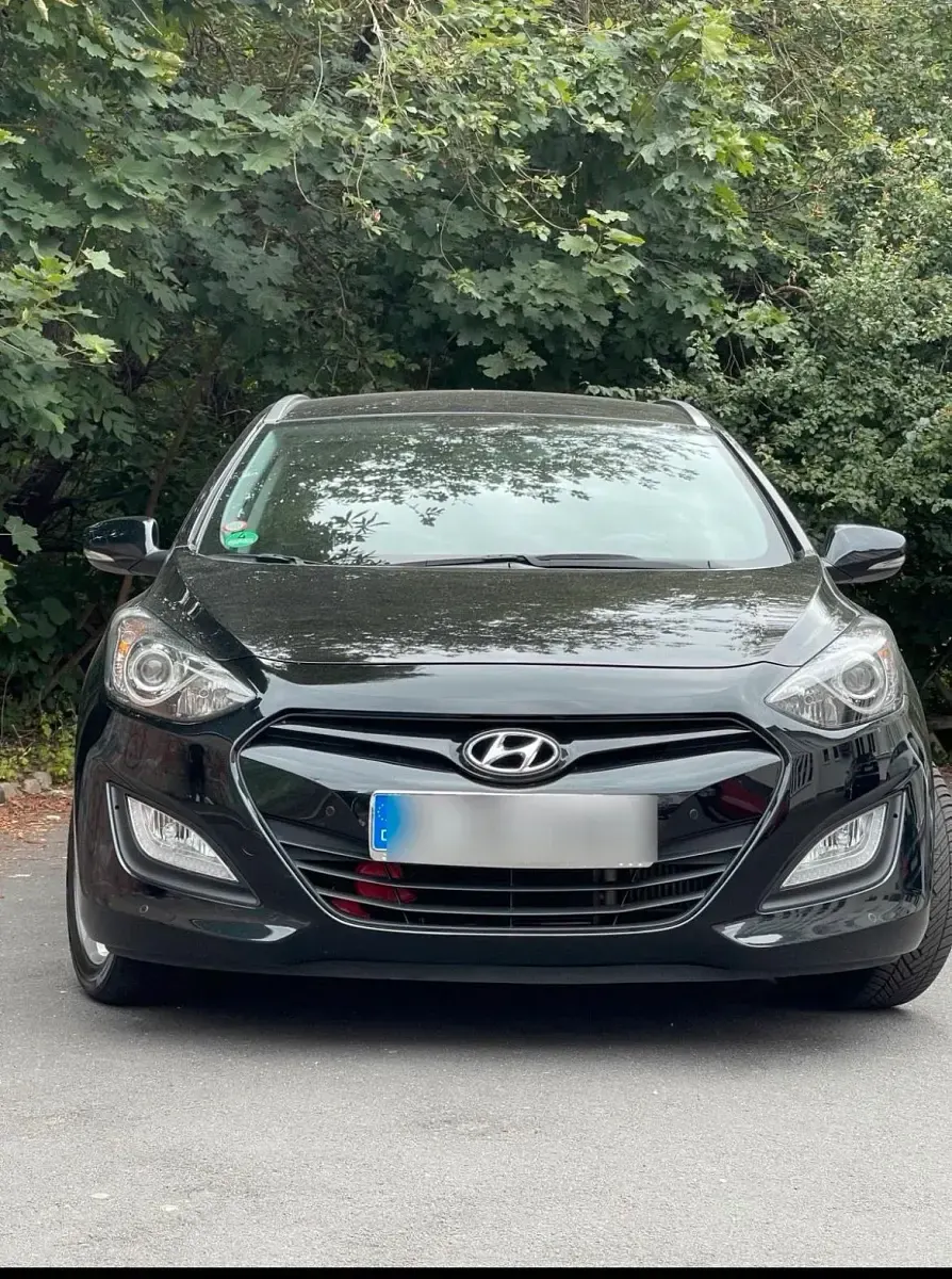 Gebraucht Hyundai i30 99 PS (72 kW) 2012 Schwarz Kombi
