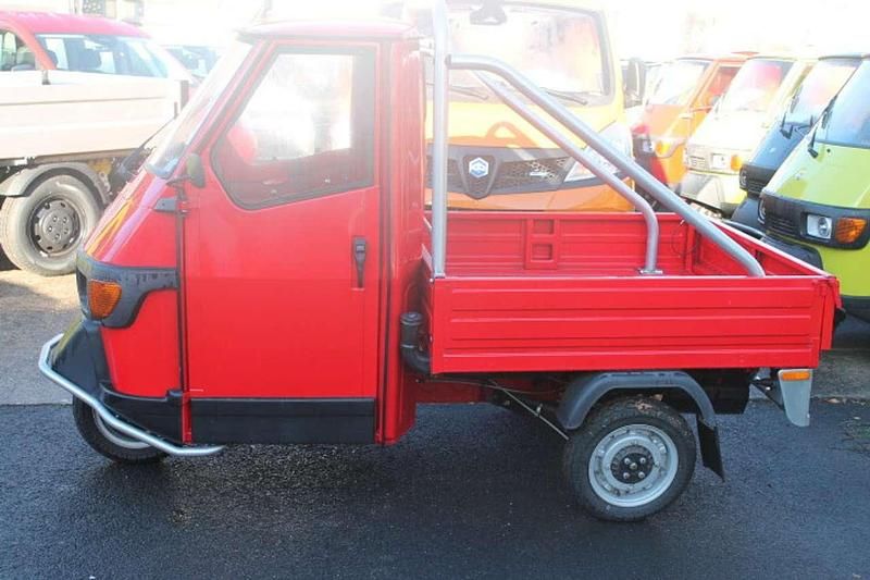 Nouă Piaggio APE 2025 Roșu SUV