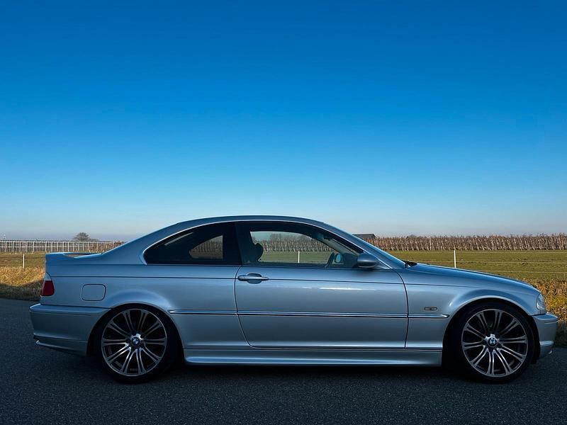 Gebraucht BMW 330 Executive 231 PS (169 kW) 2001 Silber Coupé