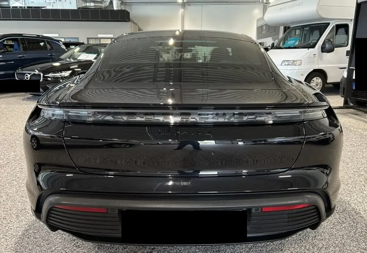 Gebraucht Porsche Taycan 4S Chrono 419 kW (571 PS) 2023 Tiefschwarz Limousine