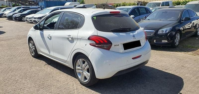 Second-hand Peugeot 208 Style 82 CP (60 kW) 2017 Alb Hatchback