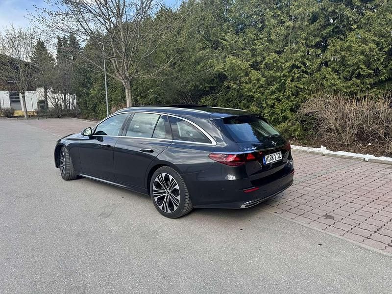 Gebraucht Mercedes E220 Avantgarde 197 PS (144 kW) 2024 Grau Kombi