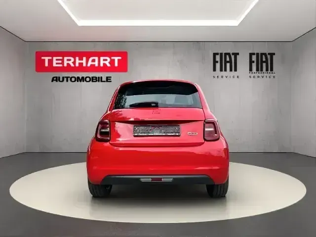 Gebraucht Fiat 500e Red 86 kW (118 PS) 2022 Rot Kleinwagen