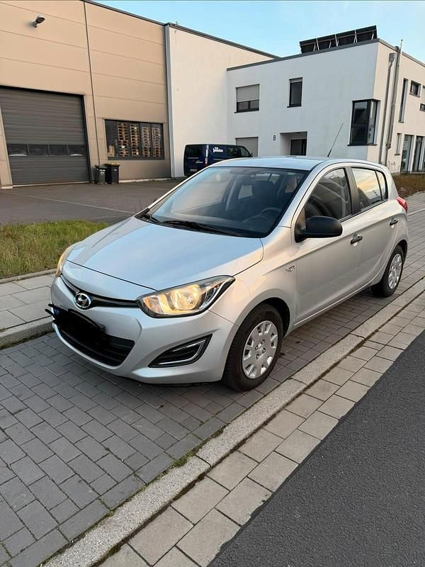 Gebraucht Hyundai i20 Edition 2014 Silber Kleinwagen