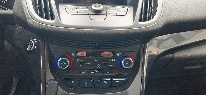 Gebraucht Ford Kuga Cool & Connect 150 PS (110 kW) 2018 Rot SUV