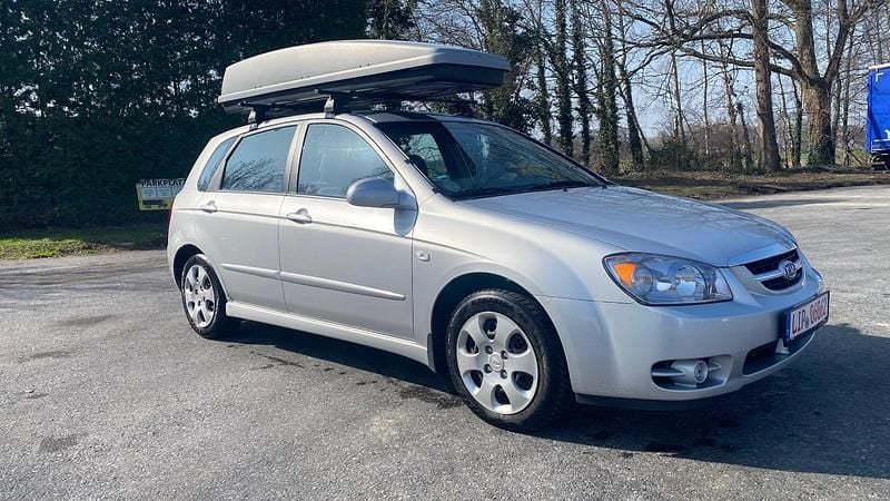 Gebraucht Kia Cerato 105 PS (77 kW) 2007 Silber Limousine