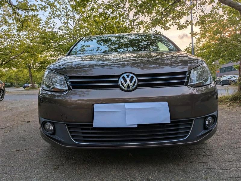 Gebraucht VW Touran 105 PS (77 kW) 2012 Braun Van / Kleinbus