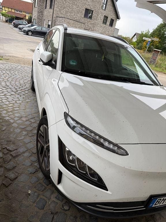 Weiß Gebraucht 2022 Hyundai Kona Select SUV | 19.600 € (Guter Preis) - Bild 1/4