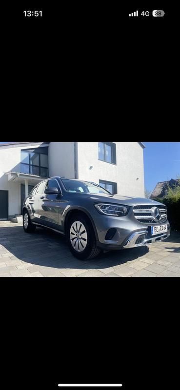 Silber Gebraucht 2021 Mercedes GLC200 Business SUV | 29.790 € (Superpreis) - Bild 1/4