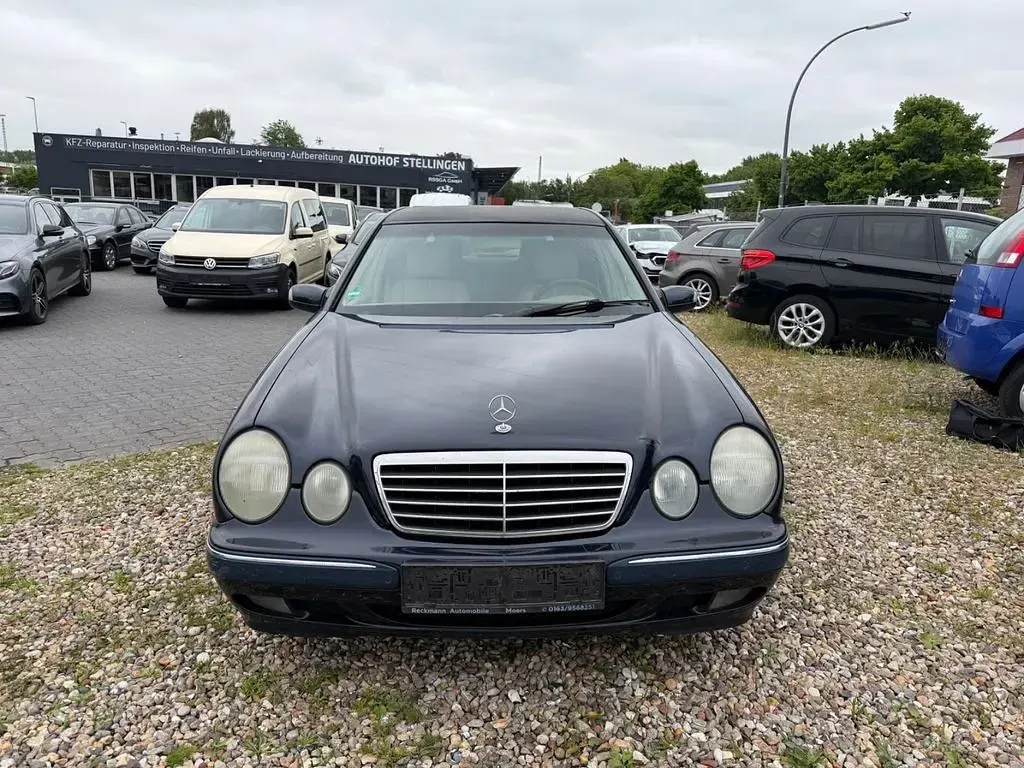Gebraucht Mercedes E280 204 PS (150 kW) 2000 Blau Limousine