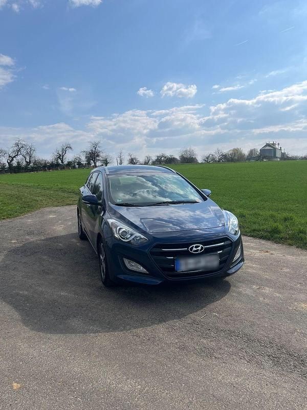 Gebraucht Hyundai i30 Trend 101 PS (74 kW) 2017 Blau Kombi