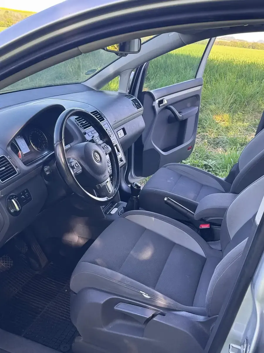 Gebraucht VW Touran 105 PS (77 kW) 2013 Silber Van / Kleinbus