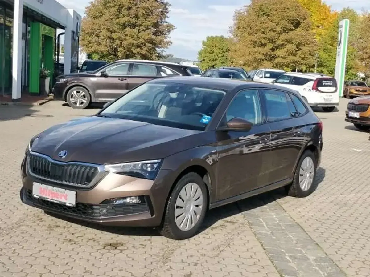 Gebraucht Skoda Scala Drive 90 PS (66 kW) 2020 Maple braun metallic Kleinwagen