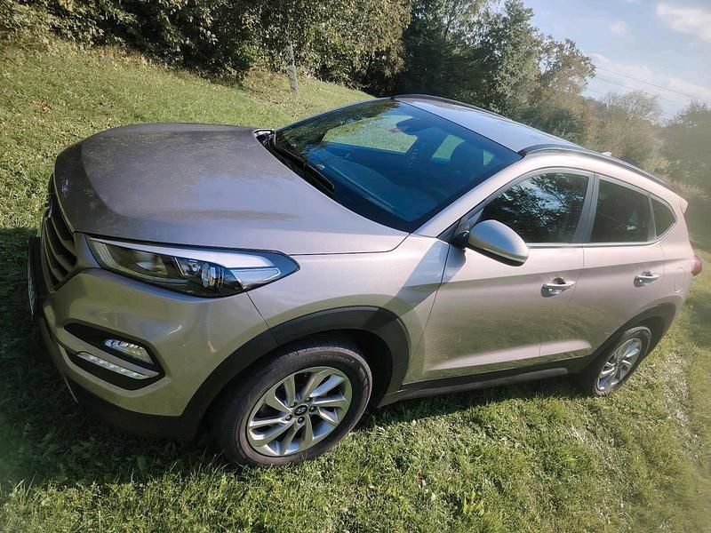 Beige Gebraucht 2016 Hyundai Tucson SUV | 14.900 € (Fairer Preis) - Bild 1/4
