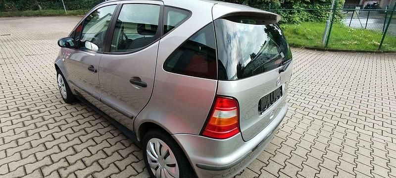 Grau Gebraucht 2000 Mercedes A140 Limousine | 1.500 € (Fairer Preis) - Bild 1/4
