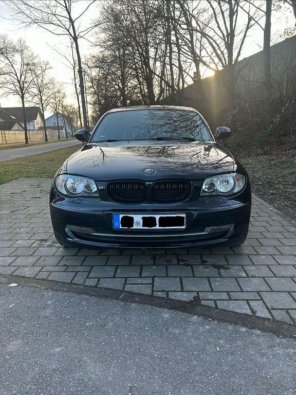 Gebraucht BMW 116 122 PS (89 kW) 2009 Schwarz Kleinwagen