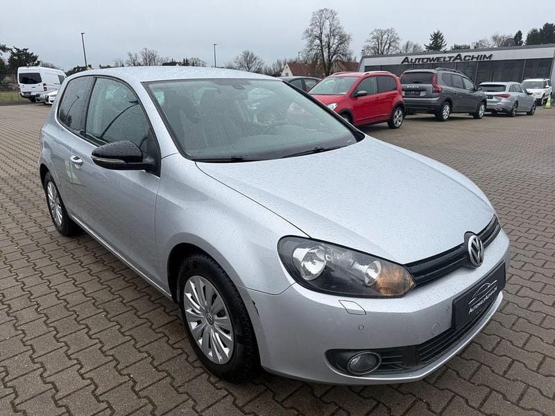 Gebraucht VW Golf VI Match 105 PS (77 kW) 2012 Silber Kleinwagen