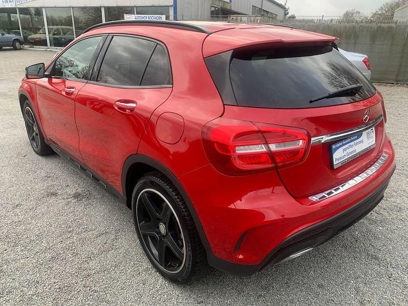 Gebraucht Mercedes GLA220 StreetStyle 170 PS (125 kW) 2015 Rot SUV