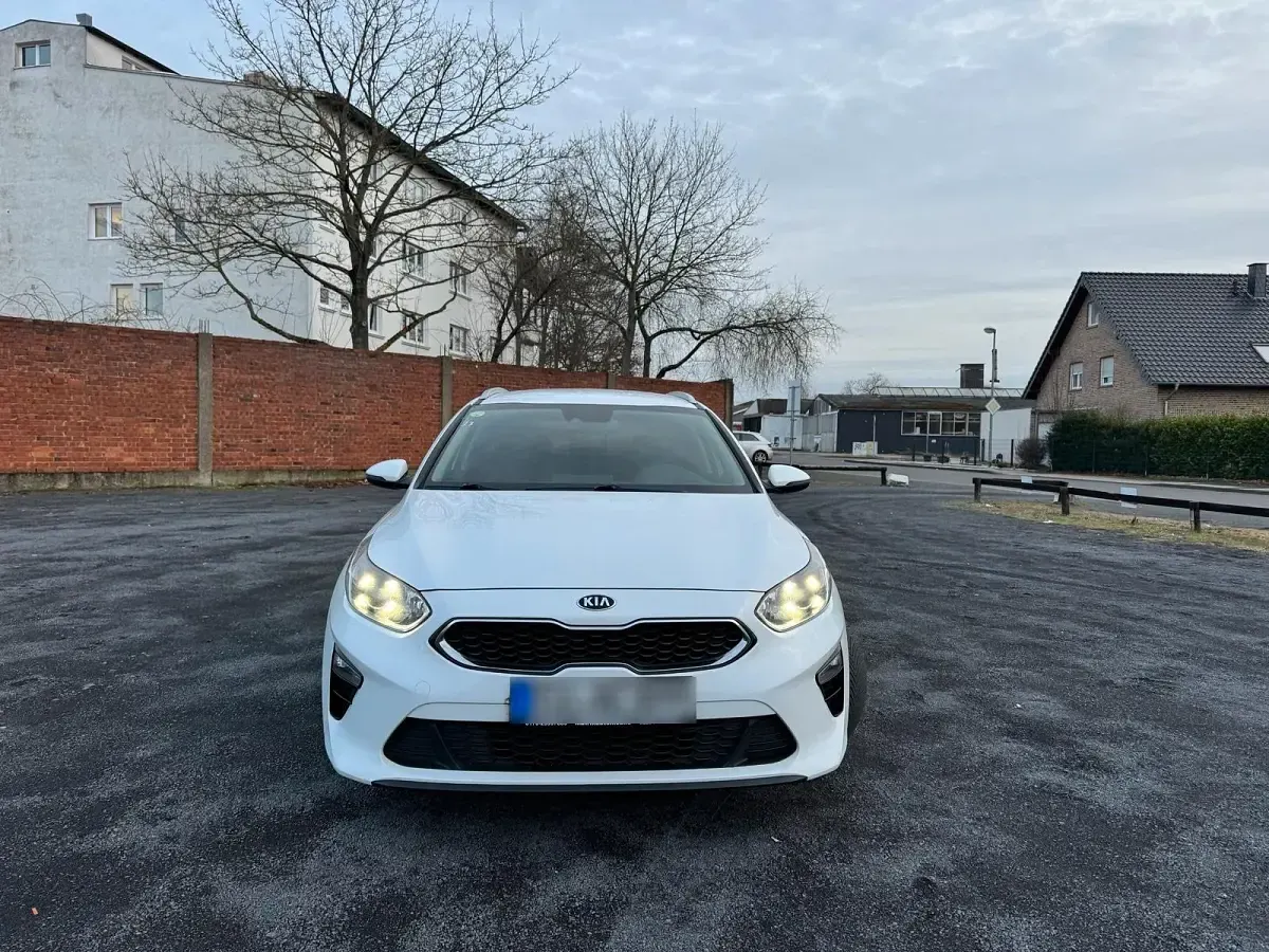 Gebraucht Kia Ceed 120 PS (88 kW) 2021 Weiß Kleinwagen