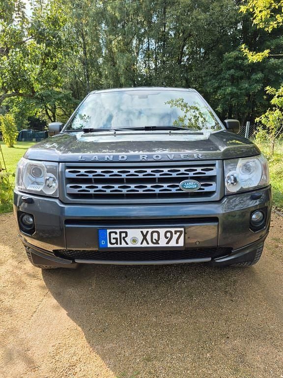 Grau Gebraucht 2011 Land Rover Freelander 2 HSE SUV | 10.000 € (Fairer Preis) - Bild 1/4