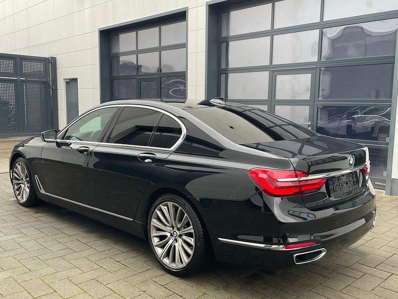 Gebraucht BMW 740 320 PS (235 kW) 2015 Schwarz Limousine