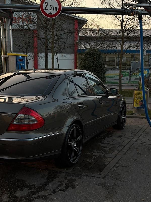 Gebraucht Mercedes E350 Avantgarde 272 PS (200 kW) 2007 Grau Limousine