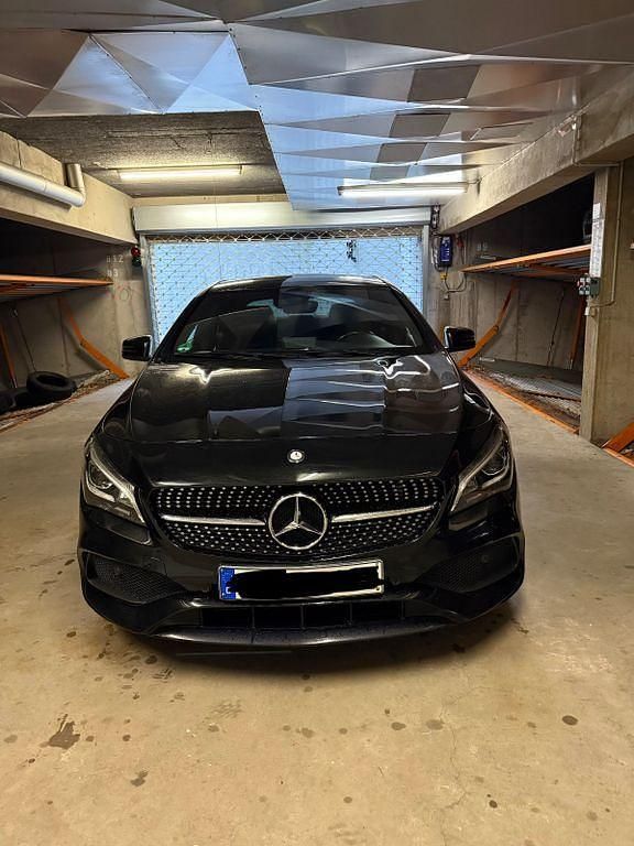 Schwarz Gebraucht 2017 Mercedes CLA200 AMG line Limousine | 14.990 € (Guter Preis) - Bild 1/4