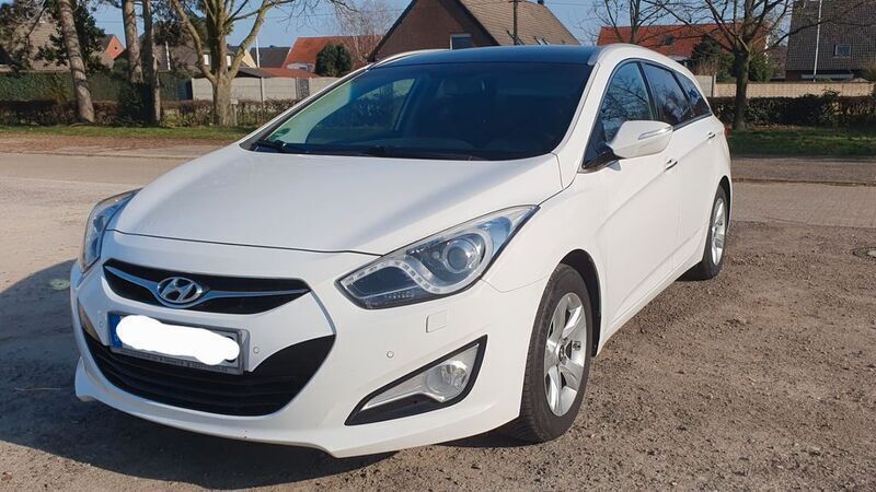 Weiß Gebraucht 2015 Hyundai i40 Premium Kombi | 6.600 € (Superpreis) - Bild 1/3